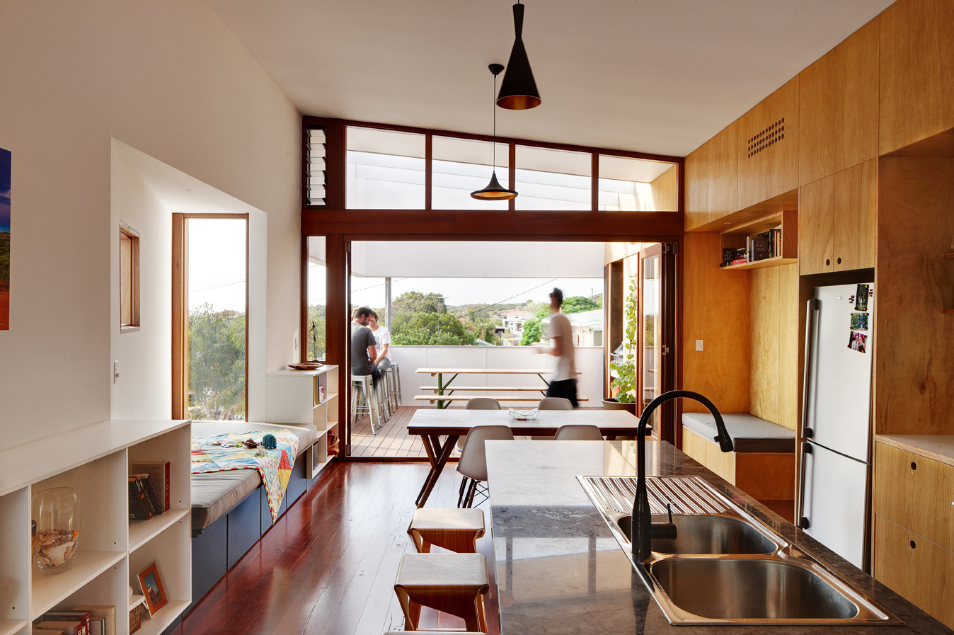 A Suburban Beach House, Architect: David Barr & Ross Brewin